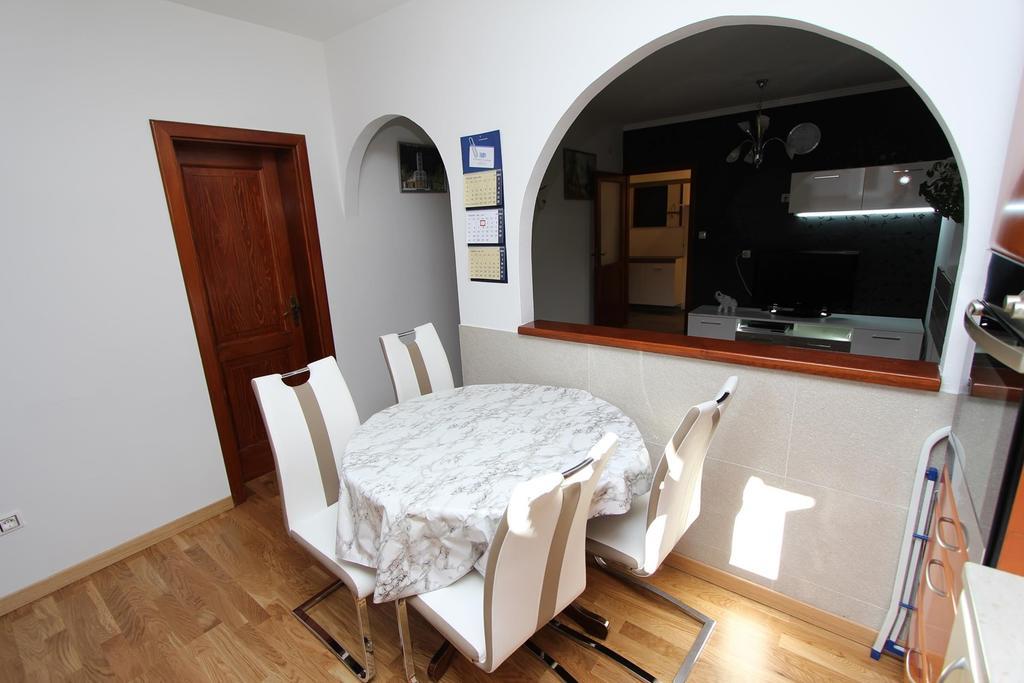 Apartment Ilinovic روفينج المظهر الخارجي الصورة